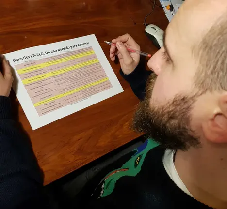 Iago Varela revisando incumprimentos bipartito