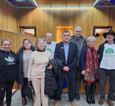 Xos&eacute; Manuel Golpe con representantes das asociaci&oacute;ns de propietarias