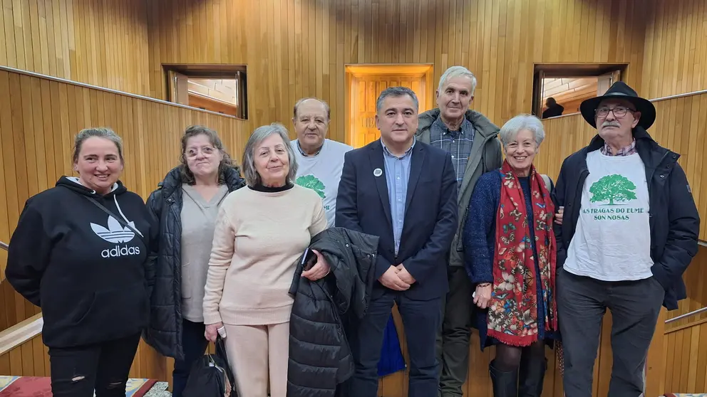 Xos&eacute; Manuel Golpe con representantes das asociaci&oacute;ns de propietarias